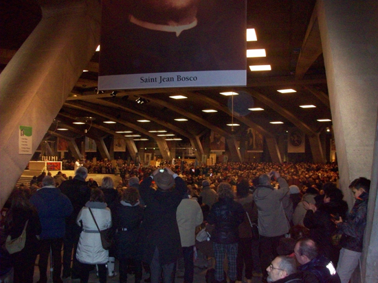 image orb durin international mass at Lourdes